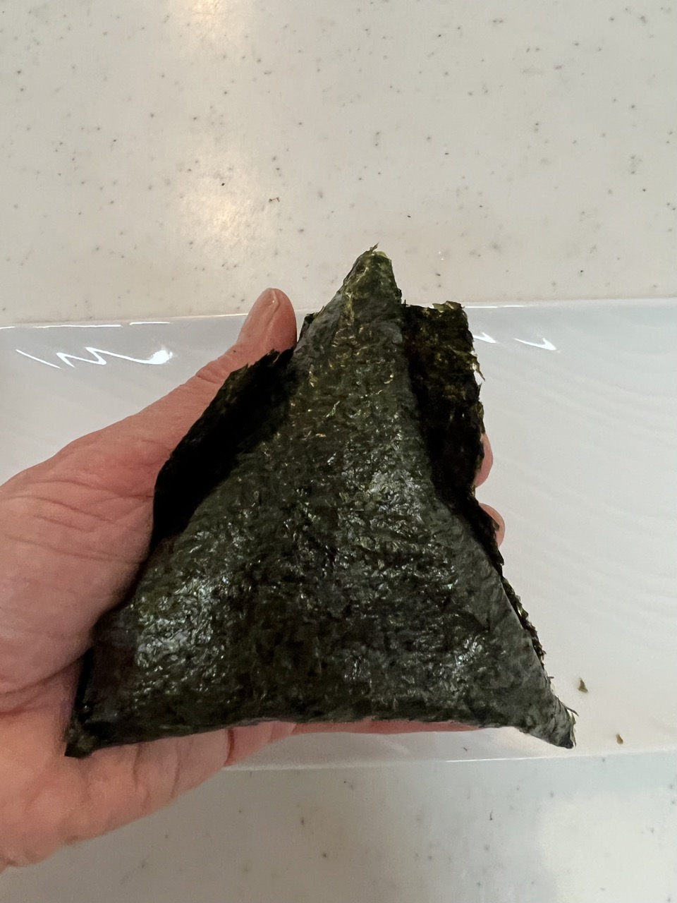 コンビニ風　海苔がパリパリおにぎりの包み方 | 米