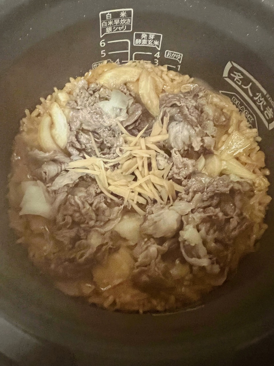 炊飯器ひとつ牛丼風炊き込みご飯 | 米